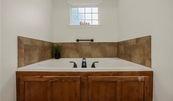 804 N 168th St, Basehor, KS 66007