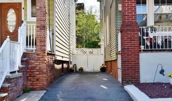 162 W 32ND St, Bayonne, NJ 07002