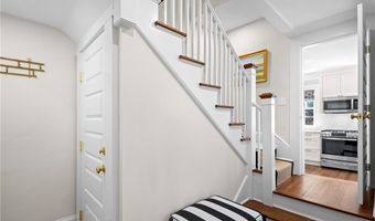 5 Pell St, Newport, RI 02840