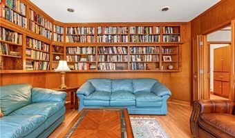 133 Tupelo Hill Dr, Cranston, RI 02920