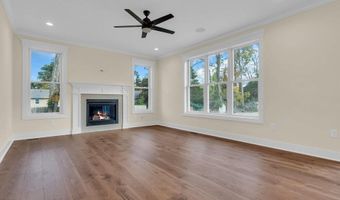 2 Potters Ct, Bayville, NJ 08721