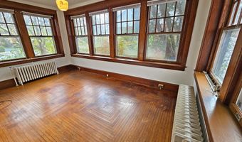 320 S 9TH St, Akron, PA 17501