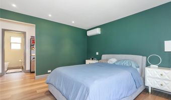 65 Oak Ridge Ln, Albertson, NY 11507