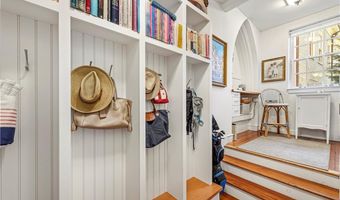 27 High St 2, Newport, RI 02840