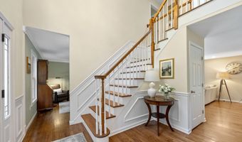 31 Nathan Hale Ct, Cheshire, CT 06410