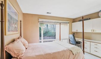 4024 IVA Ln, Annandale, VA 22003