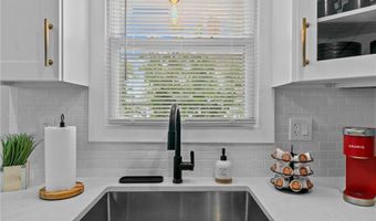 20 Summer St 2, Newport, RI 02840