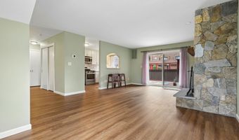 70 Montoya Dr 70, Branford, CT 06405