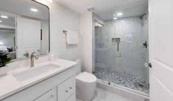 6410 WINNEPEG Rd, Bethesda, MD 20817