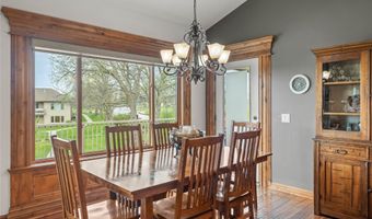 904 Eagle Creek Blvd SW, Altoona, IA 50009