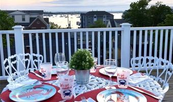 4 Goodwin St 1, Newport, RI 02840