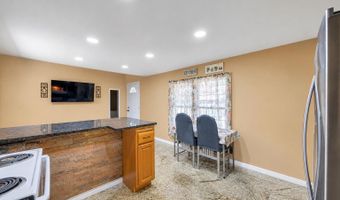 600 Broadway D14, Amityville, NY 11701