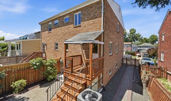 19 E MYRTLE St A, Alexandria, VA 22301