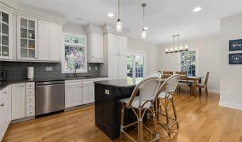 42 Camden Rd, Narragansett, RI 02882