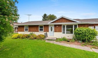 1517 NAVARINO St, Algoma, WI 54201