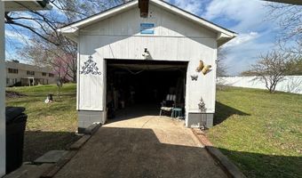 449 OAK St, Big Sandy, TN 38221