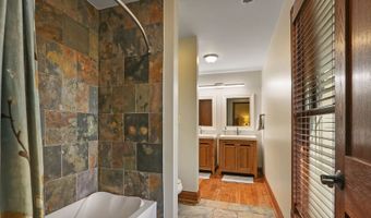 575 Hidden Creek Dr, Antioch, IL 60002