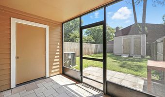 1915 MAIN St, Atlantic Beach, FL 32233