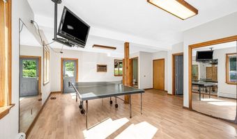 8 Horseshoe Dr, Acton, MA 01720