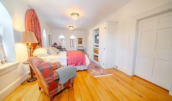 48 Old Searsport Ave, Belfast, ME 04915