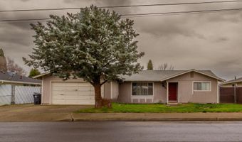920 N 10th St, Central Point, OR 97502