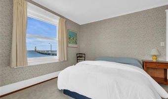 4 Van Zandt Ave, Newport, RI 02840