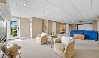 4 Bittersweet Ln 4, Bourne, MA 02532