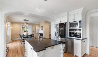 81 Mathewson Rd, Barrington, RI 02806