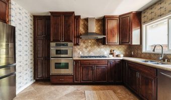 2061 N Roosevelt Ave, Altadena, CA 91001