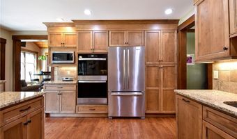 165 Lenihan Ln, East Greenwich, RI 02818