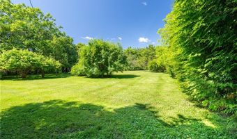 142 Honeyman Ave, Middletown, RI 02842
