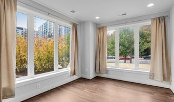 6940 ROCKLEDGE Dr, Bethesda, MD 20817