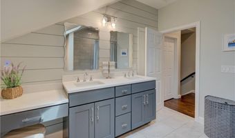 110 Lake View Rd, Cranston, RI 02920