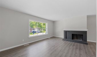 412 Sorrento Dr, Ballwin, MO 63021