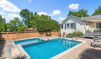 94 Greening Ln, Cranston, RI 02920