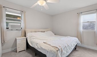 5 TRINITY Pl, Barrington, NJ 08007