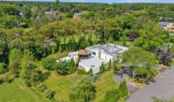 10 Macy Dr, Hewlett Bay Park, NY 11557