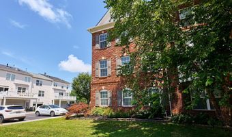 25066 CROXLEY GREEN Sq, Aldie, VA 20105