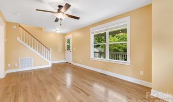 2 Cottage Cove Ln, Asheville, NC 28803