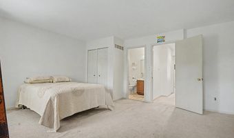 130 WOODEN CARRIAGE Dr, Hockessin, DE 19707