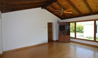 2405 E Miner St, Arlington Heights, IL 60004