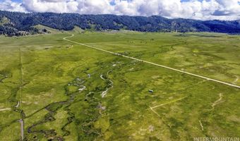 17 Gray Ln, Cascade, ID 83611