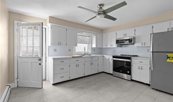 17 Shields St A, Newport, RI 02840
