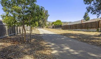 2142 Klamath Dr, Camarillo, CA 93010