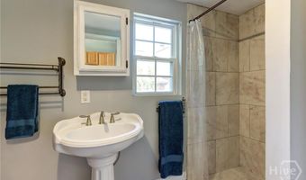 530 E Gordon Ln, Savannah, GA 31401