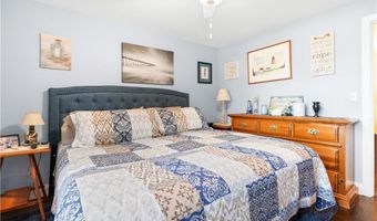 41 Yeoman Ave, Cranston, RI 02920