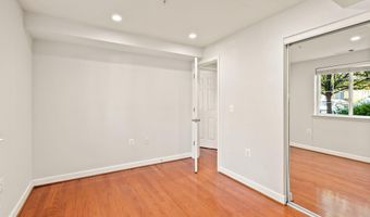 4089 S FOUR MILE RUN Dr 201, Arlington, VA 22204