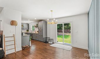 1027 Dresden Dr W, Charlotte, NC 28205