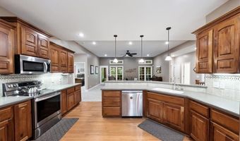 6989 141st St, Basehor, KS 66007