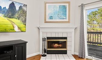30 Harbor Hill Dr 30, Bourne, MA 02532